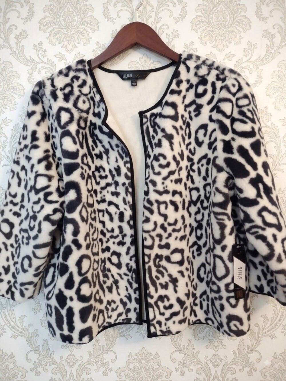 LuLaRoe Elegant Stella Faux Fur Jacket Open Front Snow Leopard Print Large
